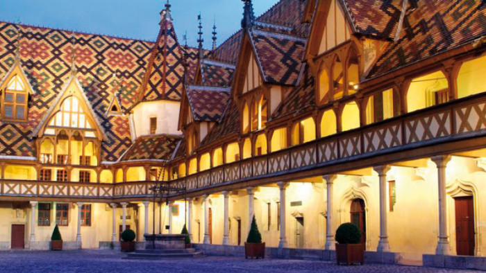 Hospice de Beaune cour et toits Hospice de Beaune cour et toits