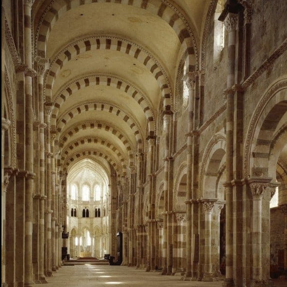 Basilique Vezelay.jpg Basilique Vezelay.jpg