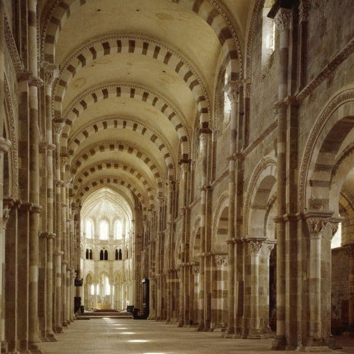 Basilique Vezelay.jpg Basilique Vezelay.jpg
